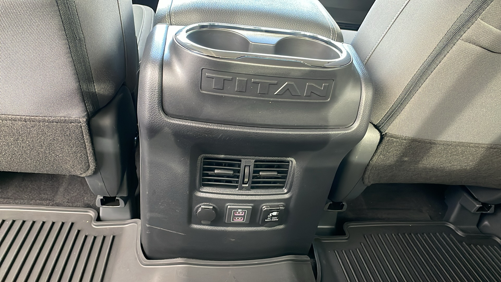 2023 Nissan Titan SV 17