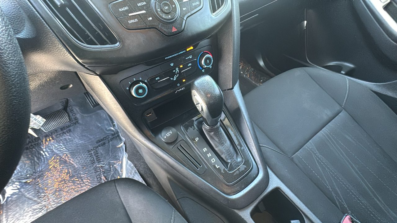 2018 Ford Focus SE 24