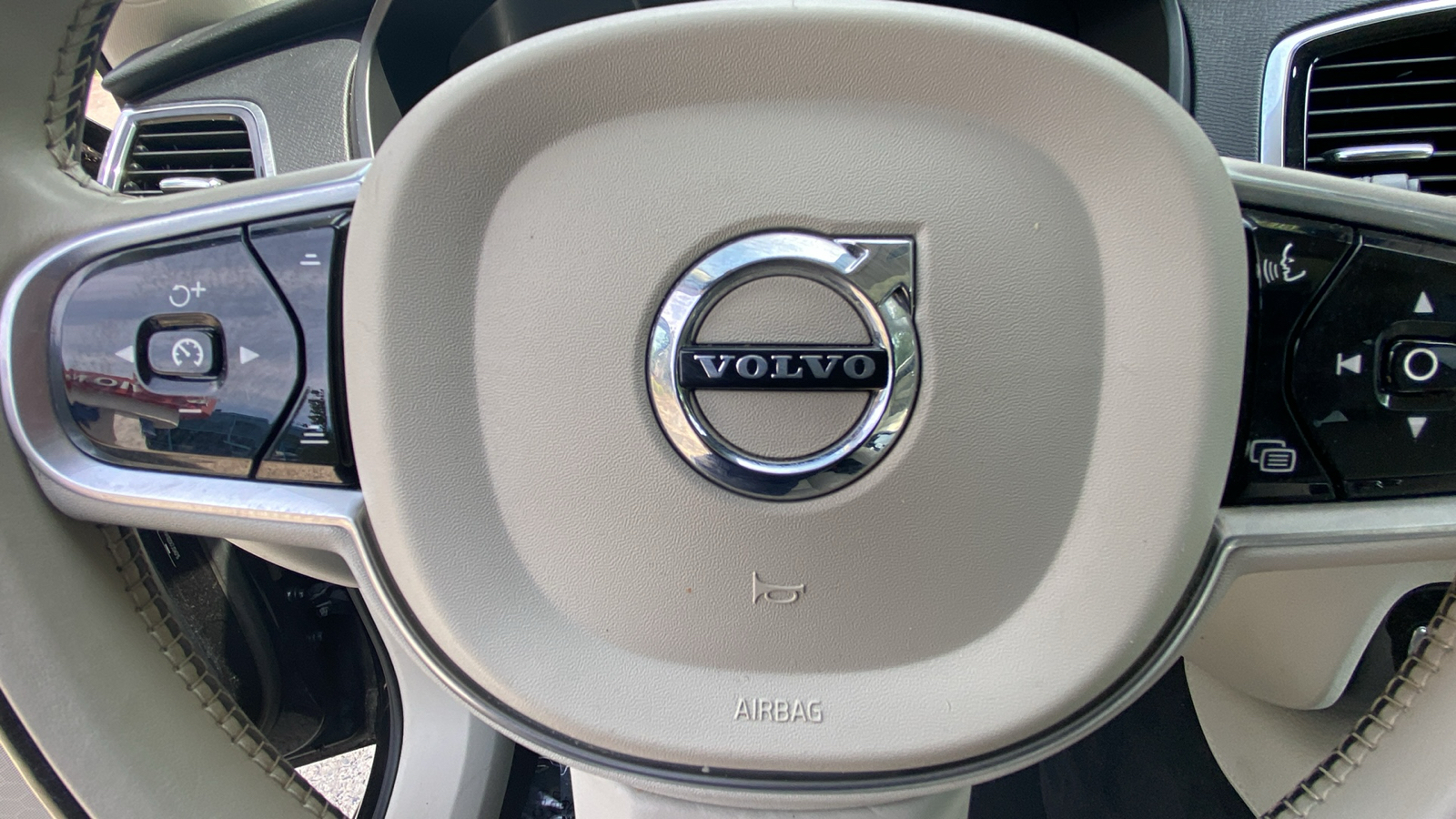 2018 Volvo XC90 T5 Momentum 25