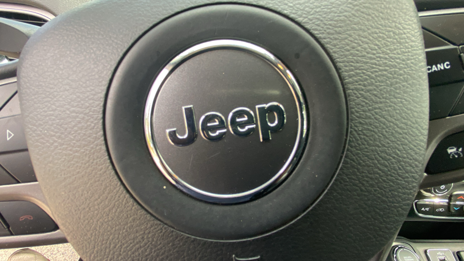 2021 Jeep Cherokee Limited 24