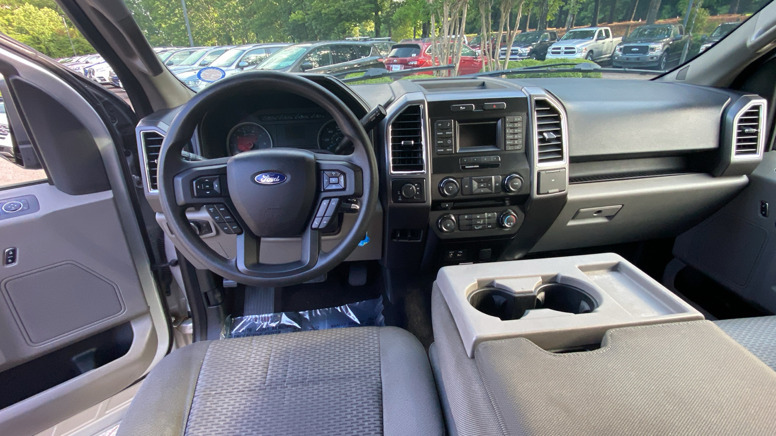 2015 Ford F-150 XLT 29