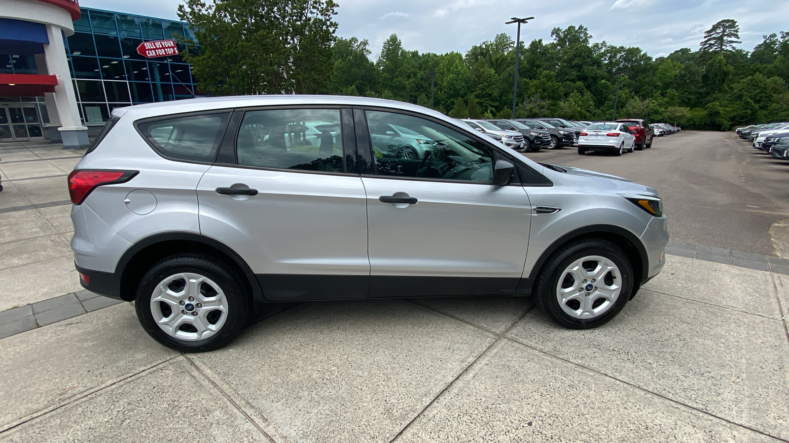 2019 Ford Escape S 17