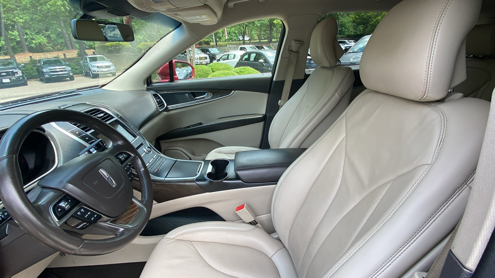 2019 Lincoln Nautilus Select 23