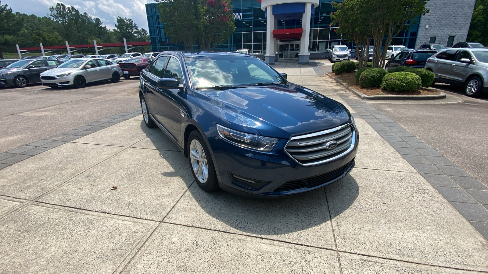 2017 Ford Taurus SEL 1