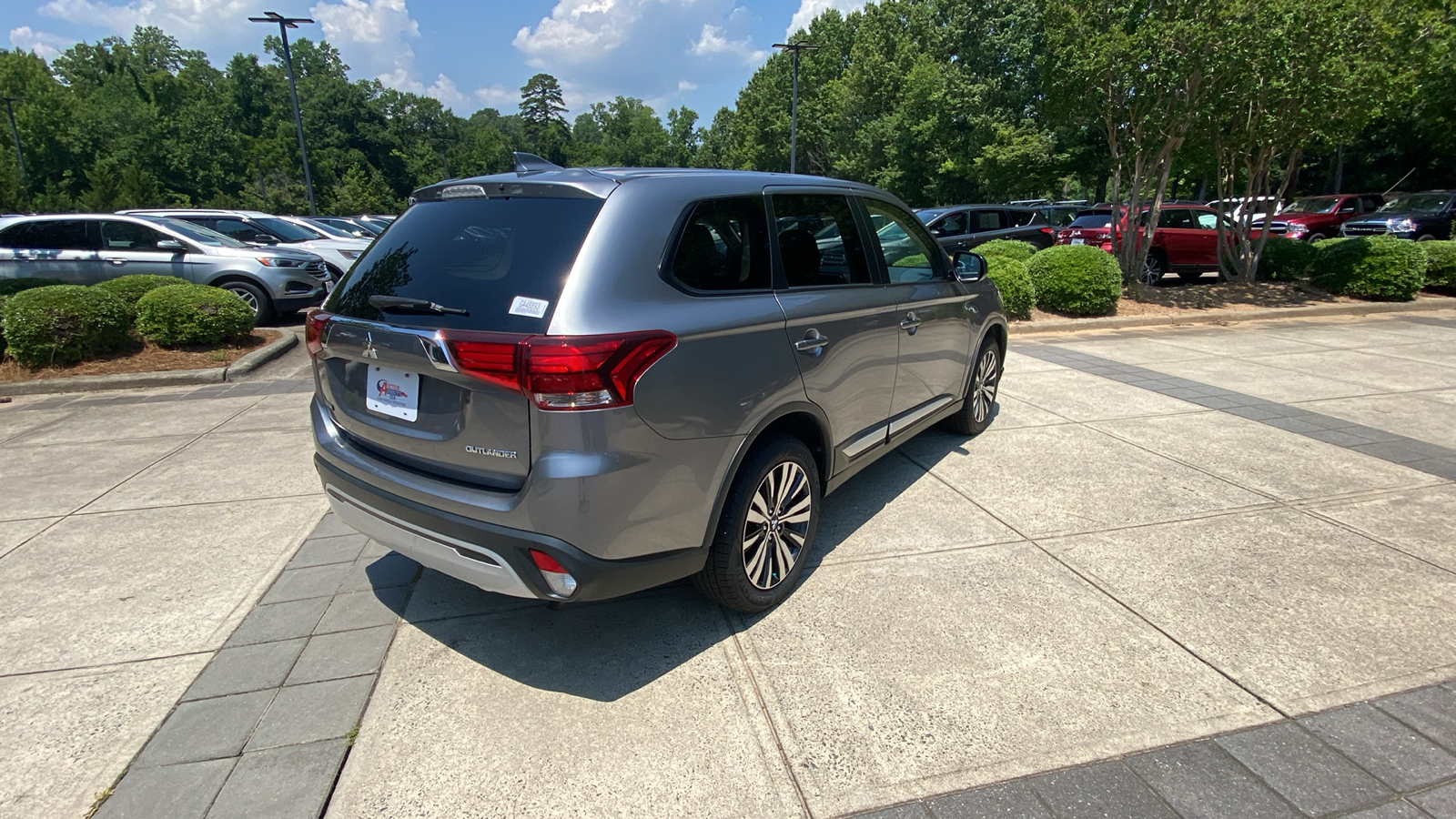 2019 Mitsubishi Outlander ES 14