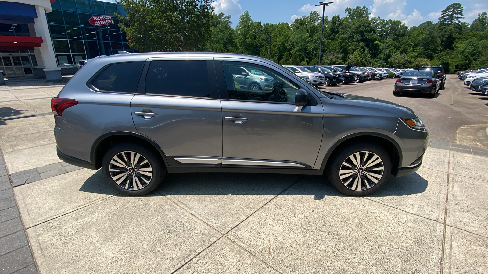 2019 Mitsubishi Outlander ES 16