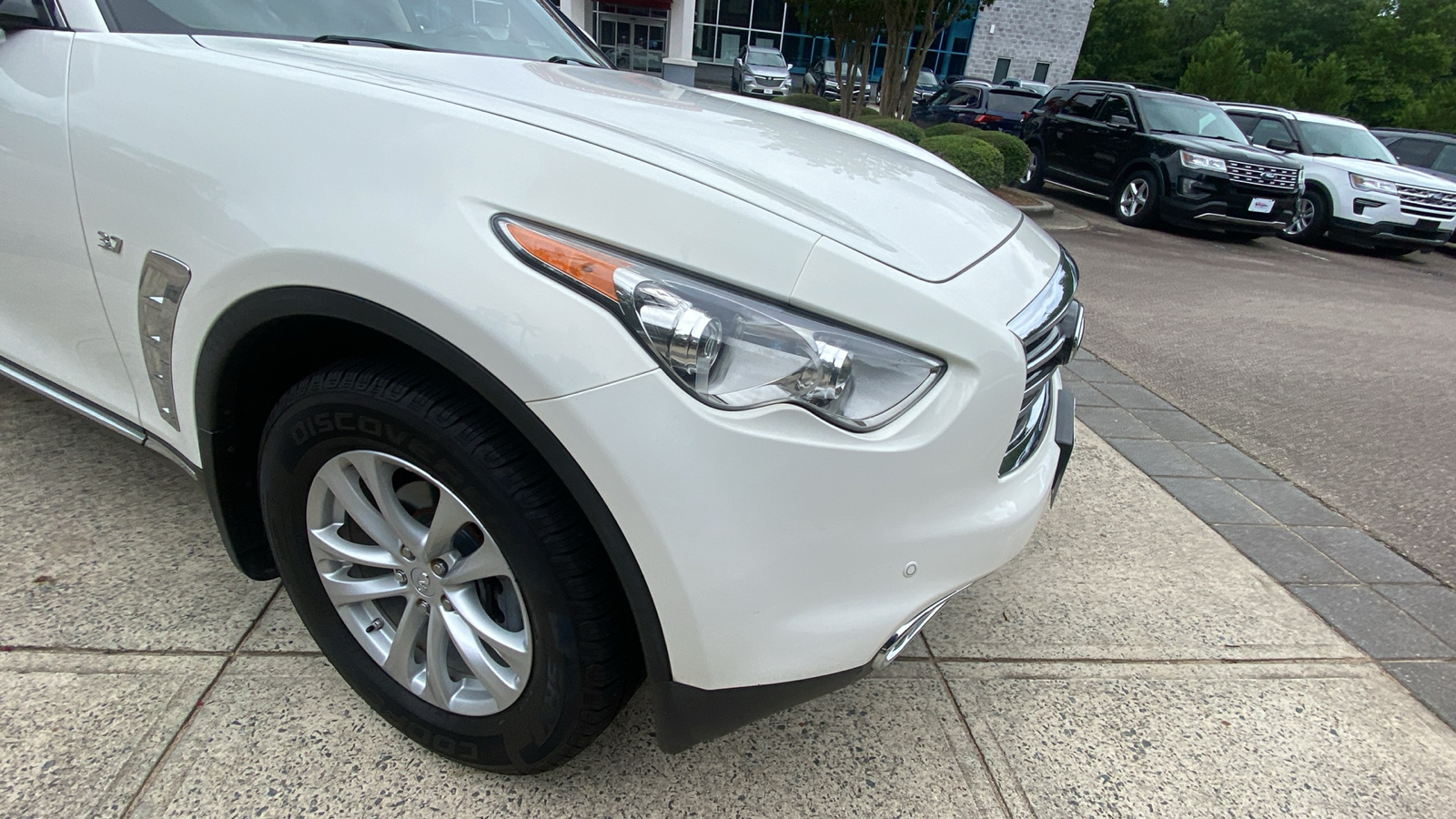 2015 INFINITI QX70 Base 10