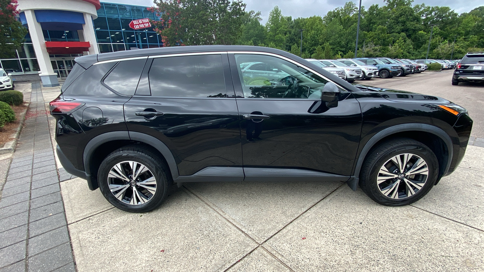 2021 Nissan Rogue SV 16