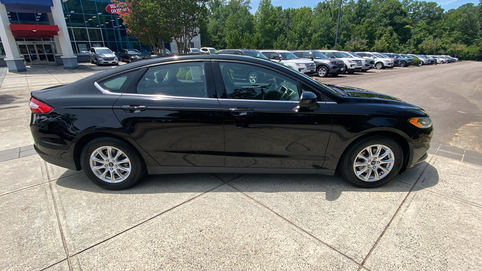 2016 Ford Fusion S 16