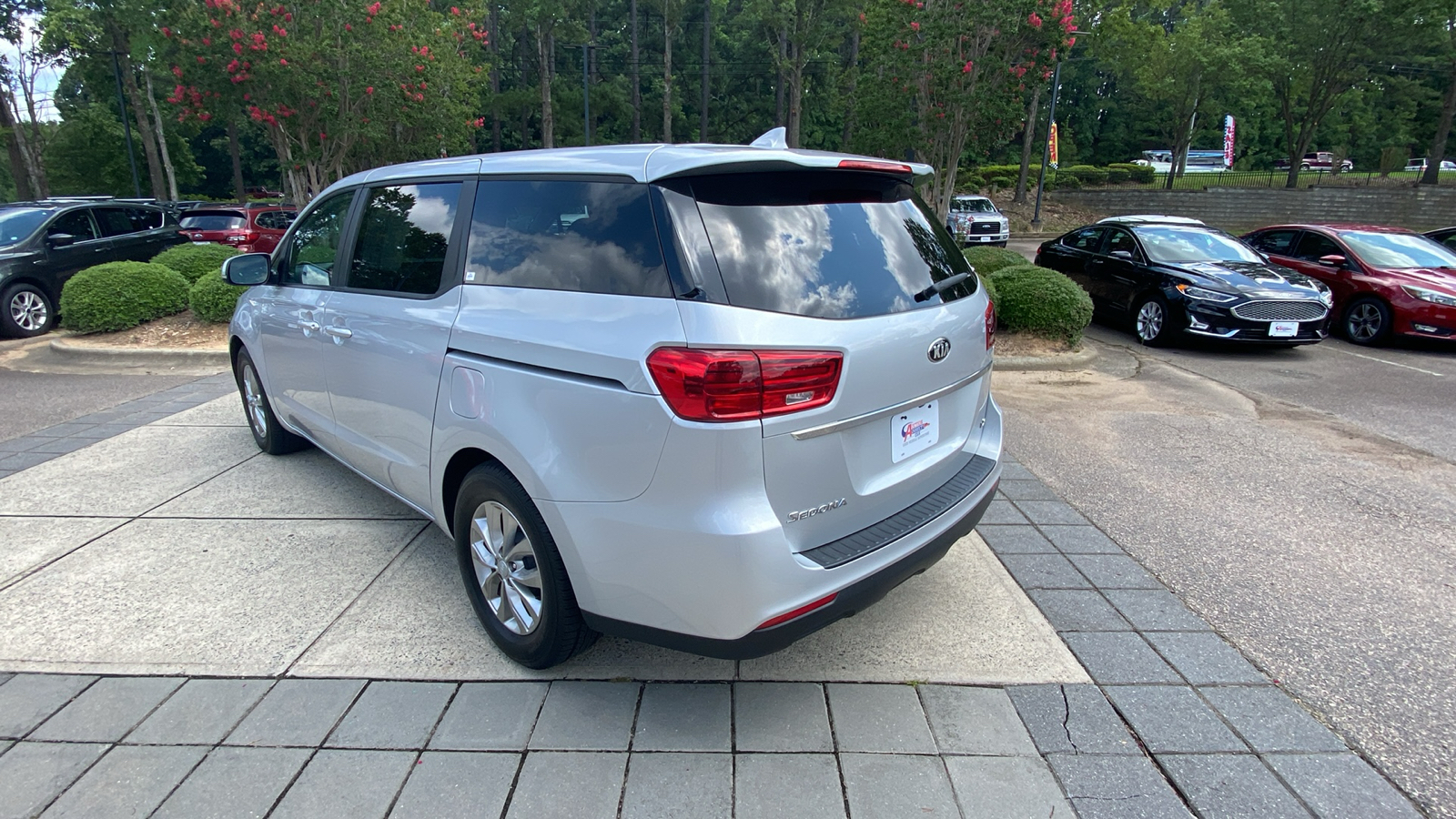 2021 Kia Sedona LX 9