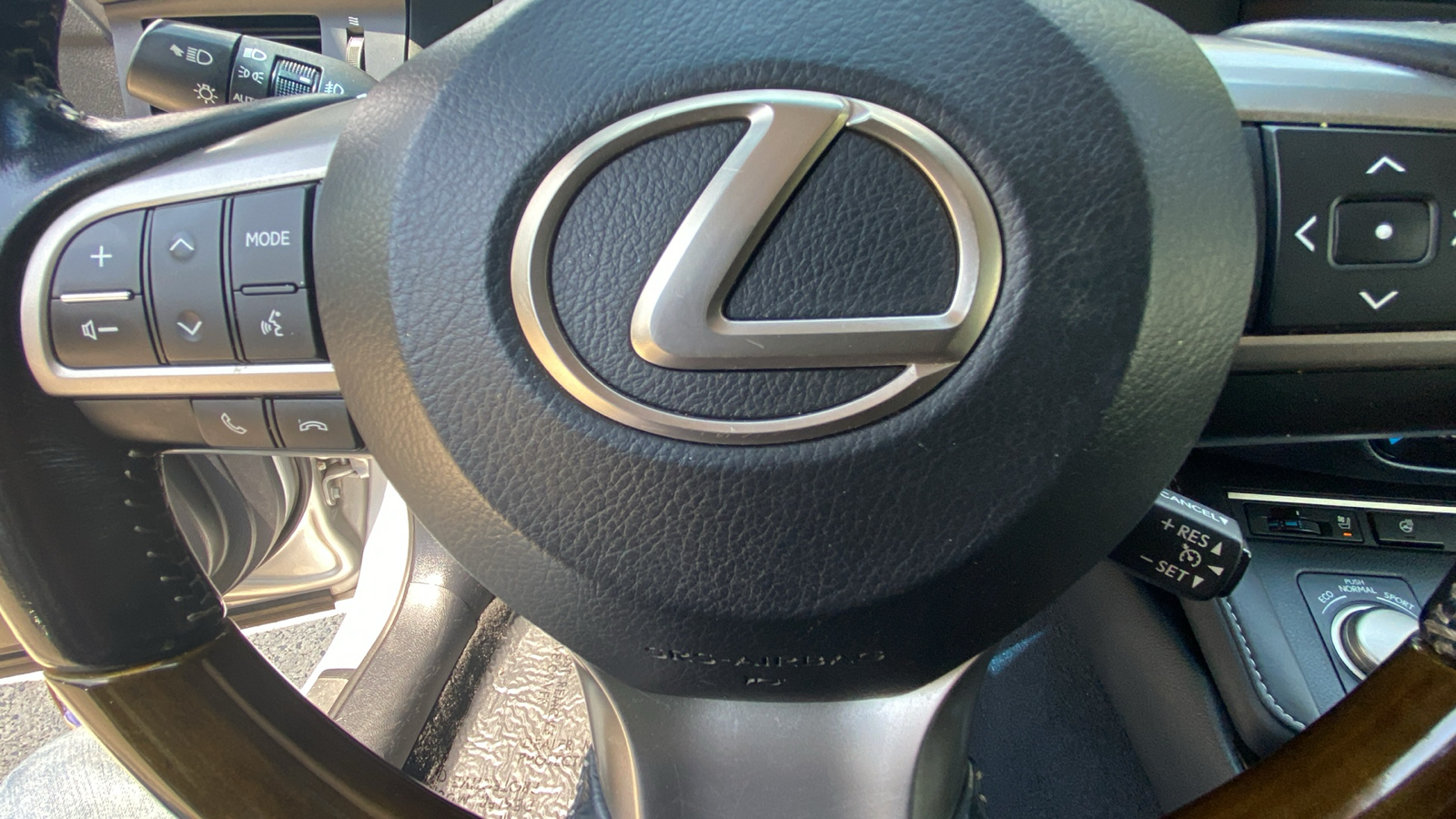 2016 Lexus ES 350 26