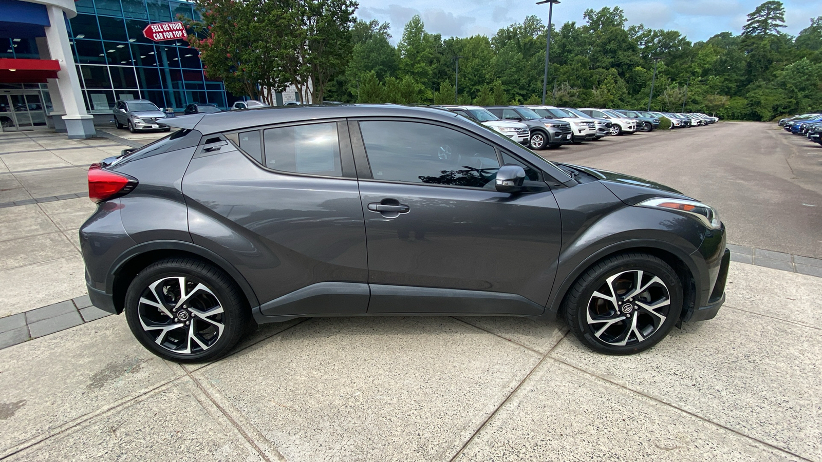 2018 Toyota C-HR XLE 16