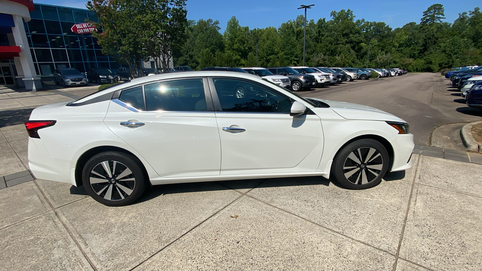 2022 Nissan Altima 2.5 SV 16