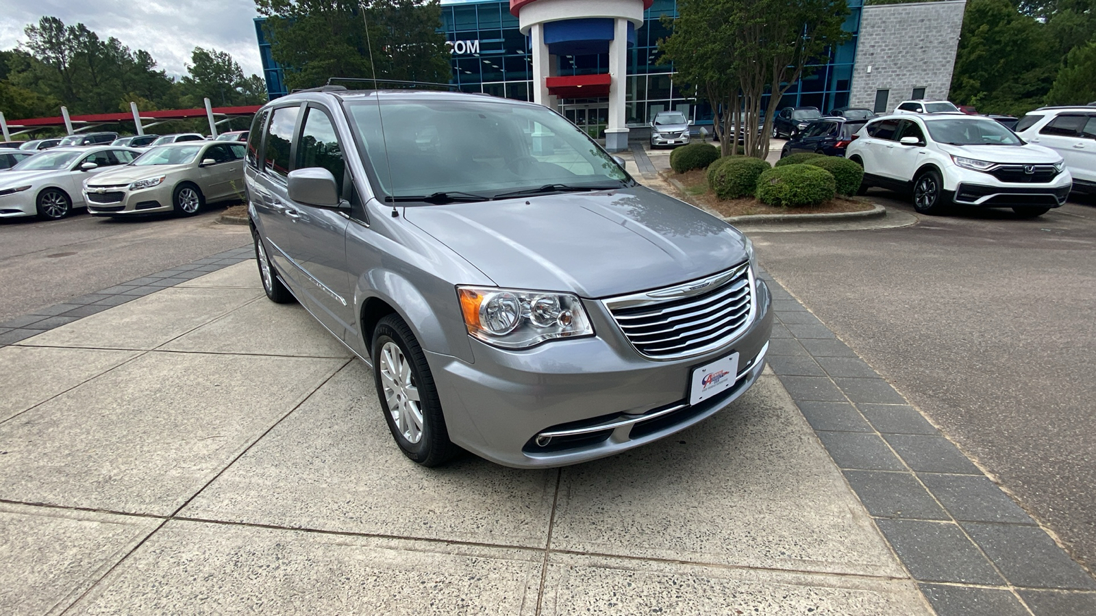 2016 Chrysler Town & Country Touring 1