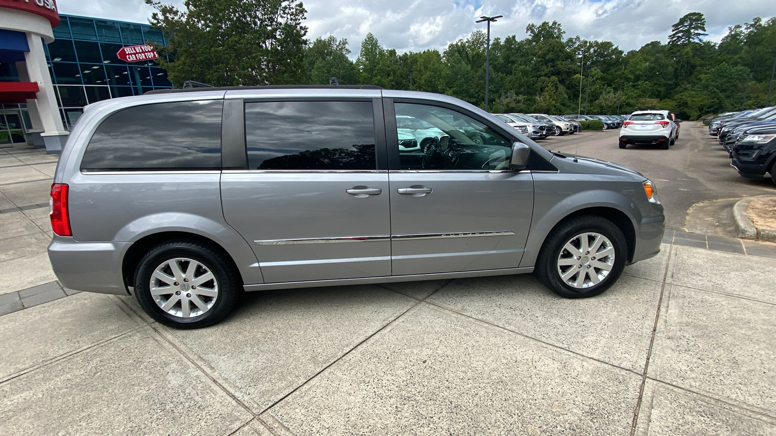 2016 Chrysler Town & Country Touring 17