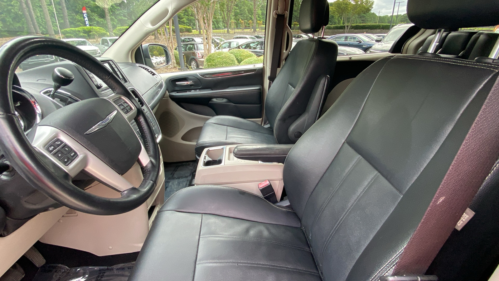 2016 Chrysler Town & Country Touring 23