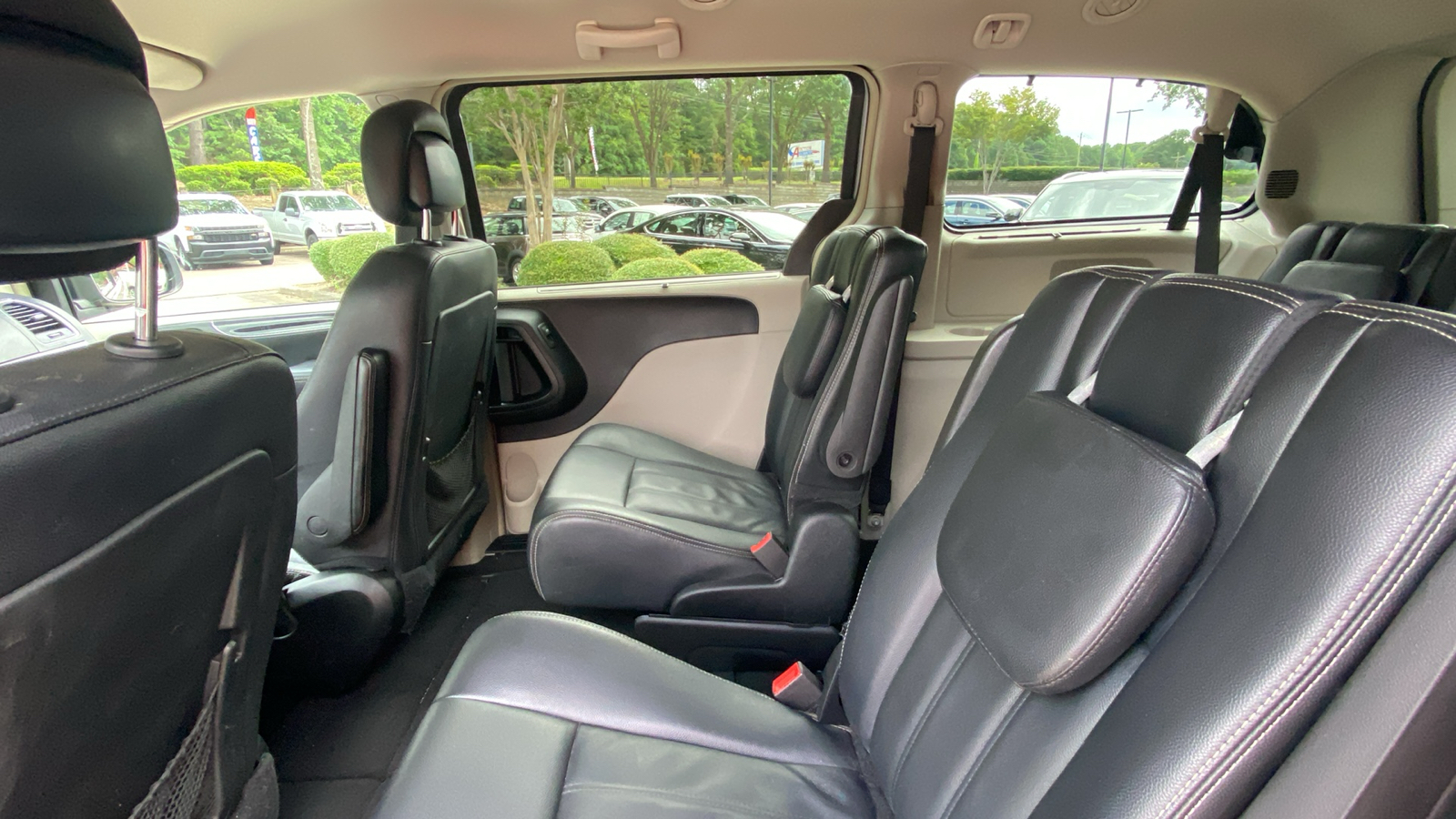 2016 Chrysler Town & Country Touring 38