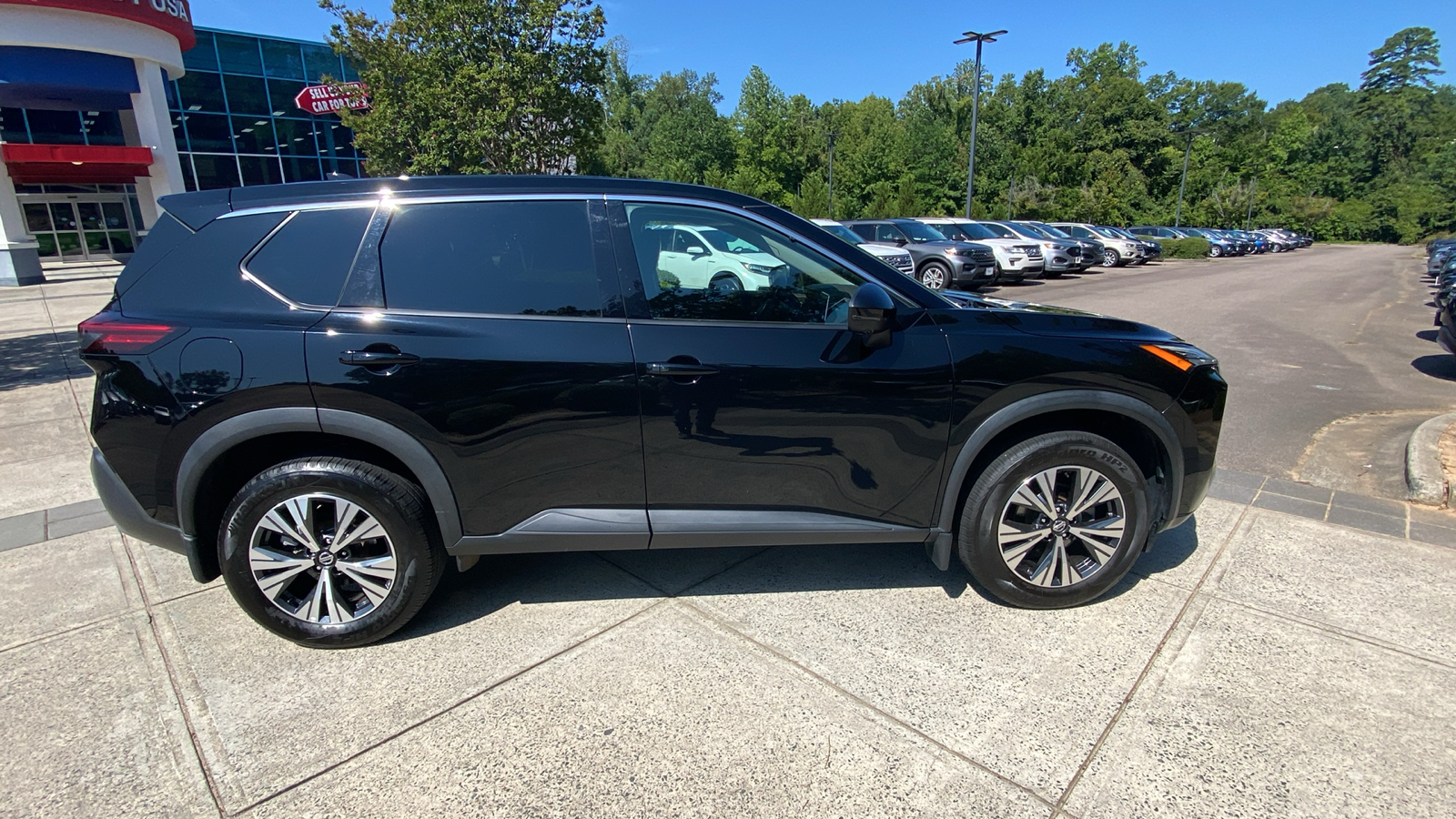 2021 Nissan Rogue SV 16