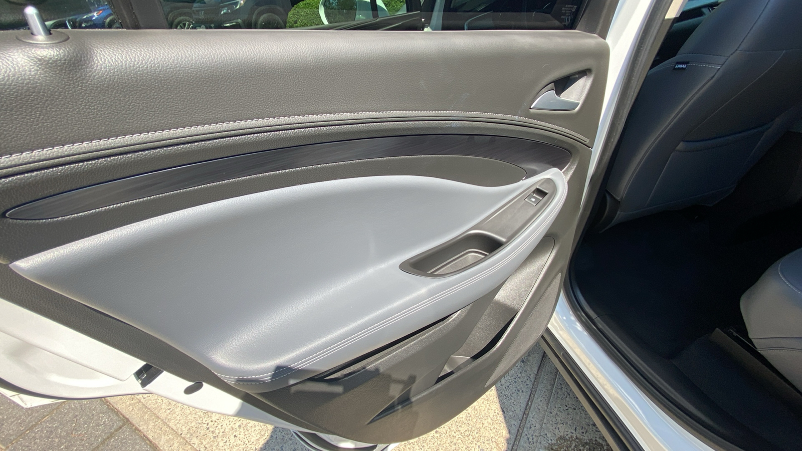 2019 Buick Envision Essence 36