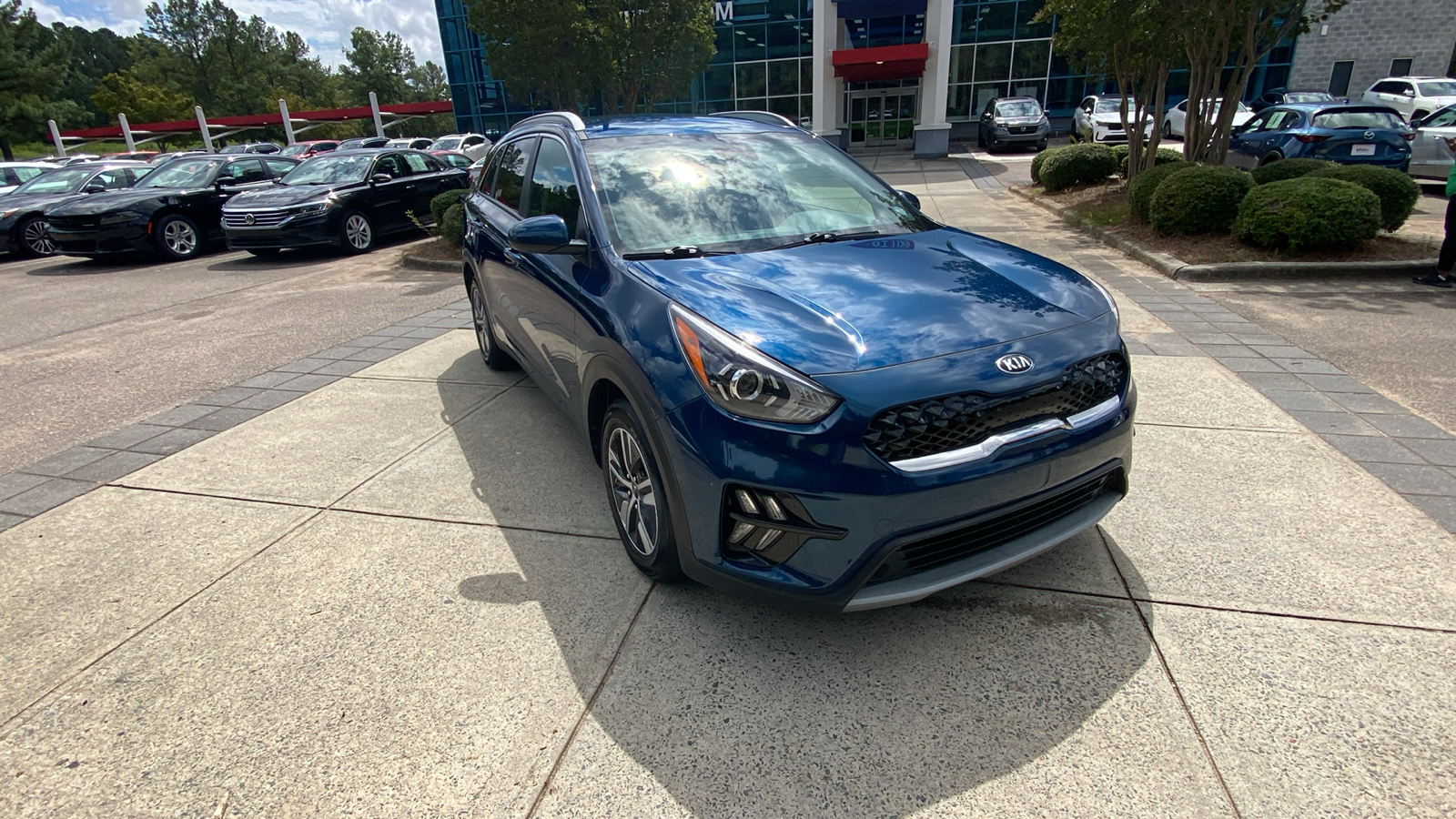 2020 Kia Niro LXS 1