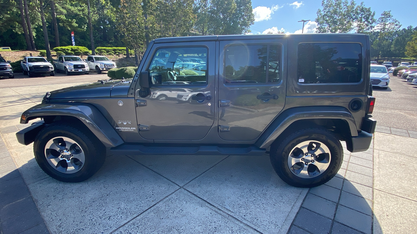 2017 Jeep Wrangler Unlimited Sahara 8