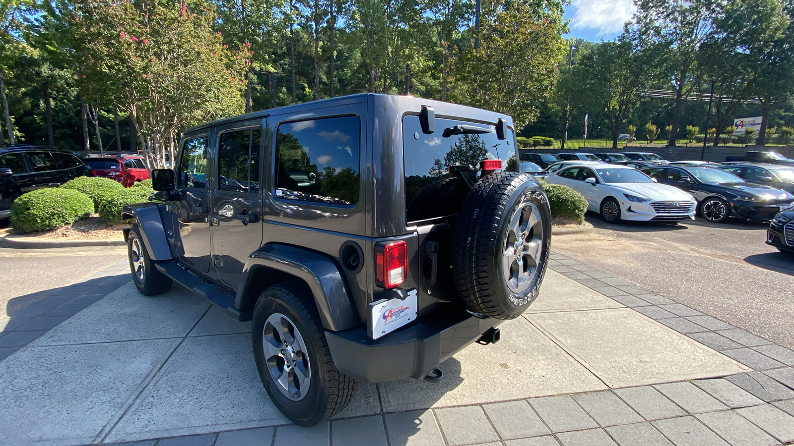 2017 Jeep Wrangler Unlimited Sahara 10