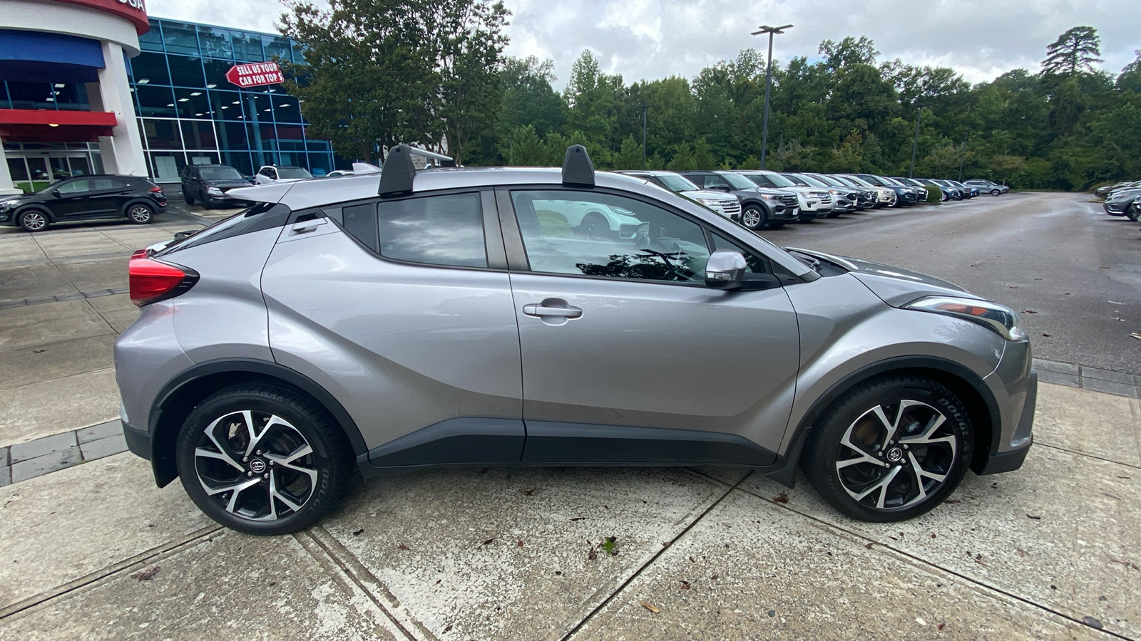 2018 Toyota C-HR XLE 16