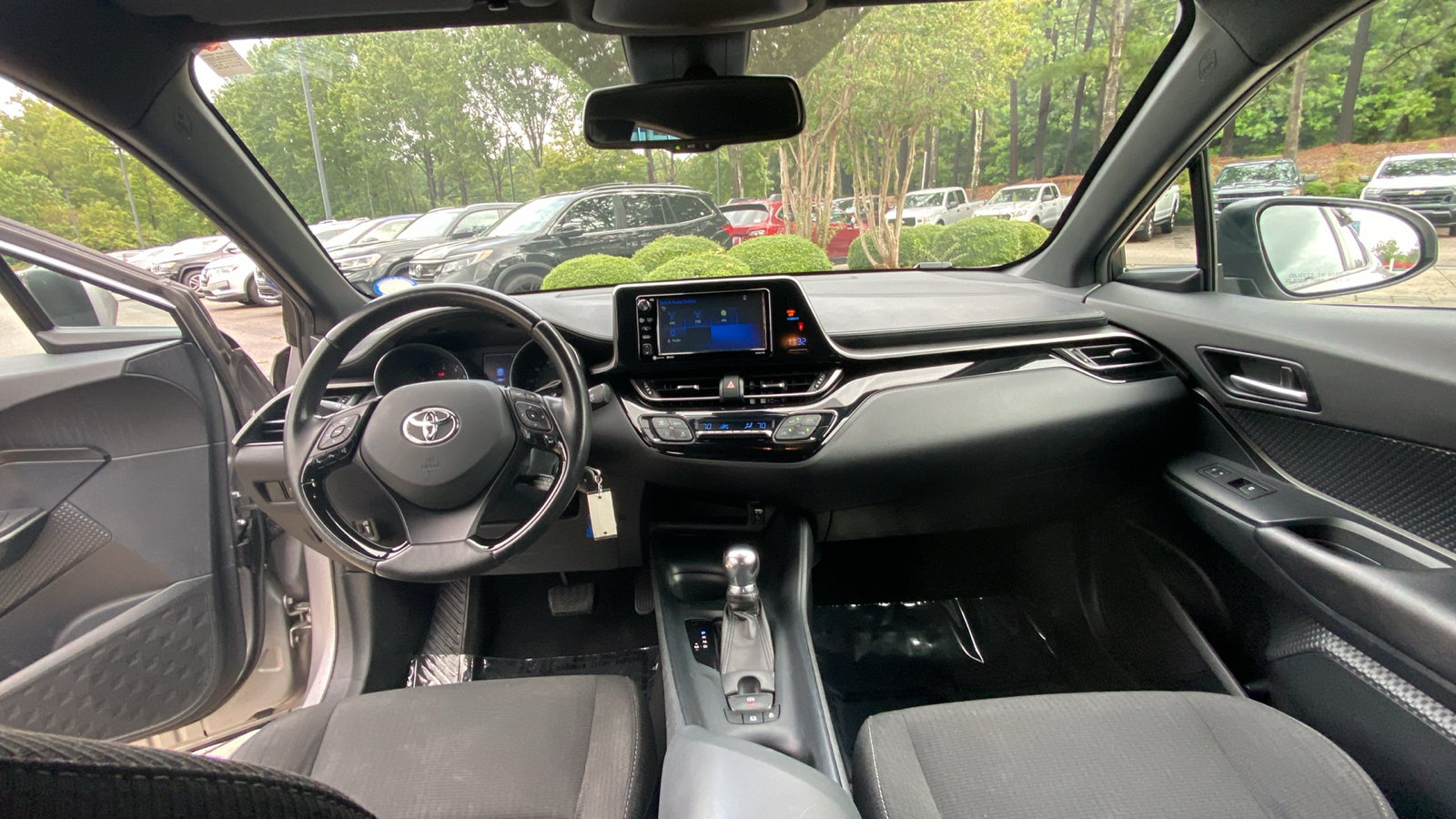 2018 Toyota C-HR XLE 37