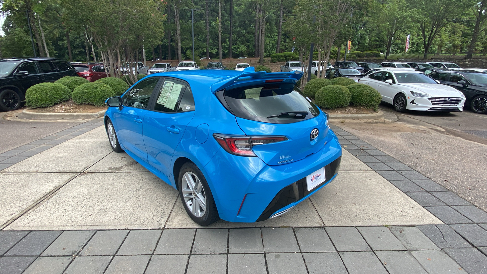 2019 Toyota Corolla Hatchback SE 9