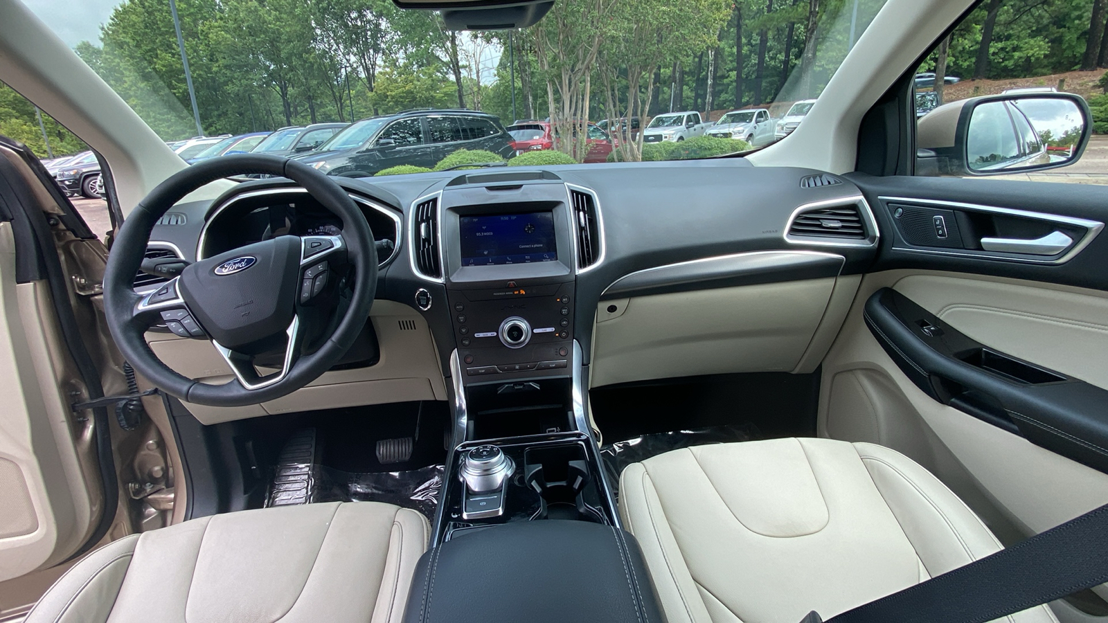 2020 Ford Edge Titanium 39