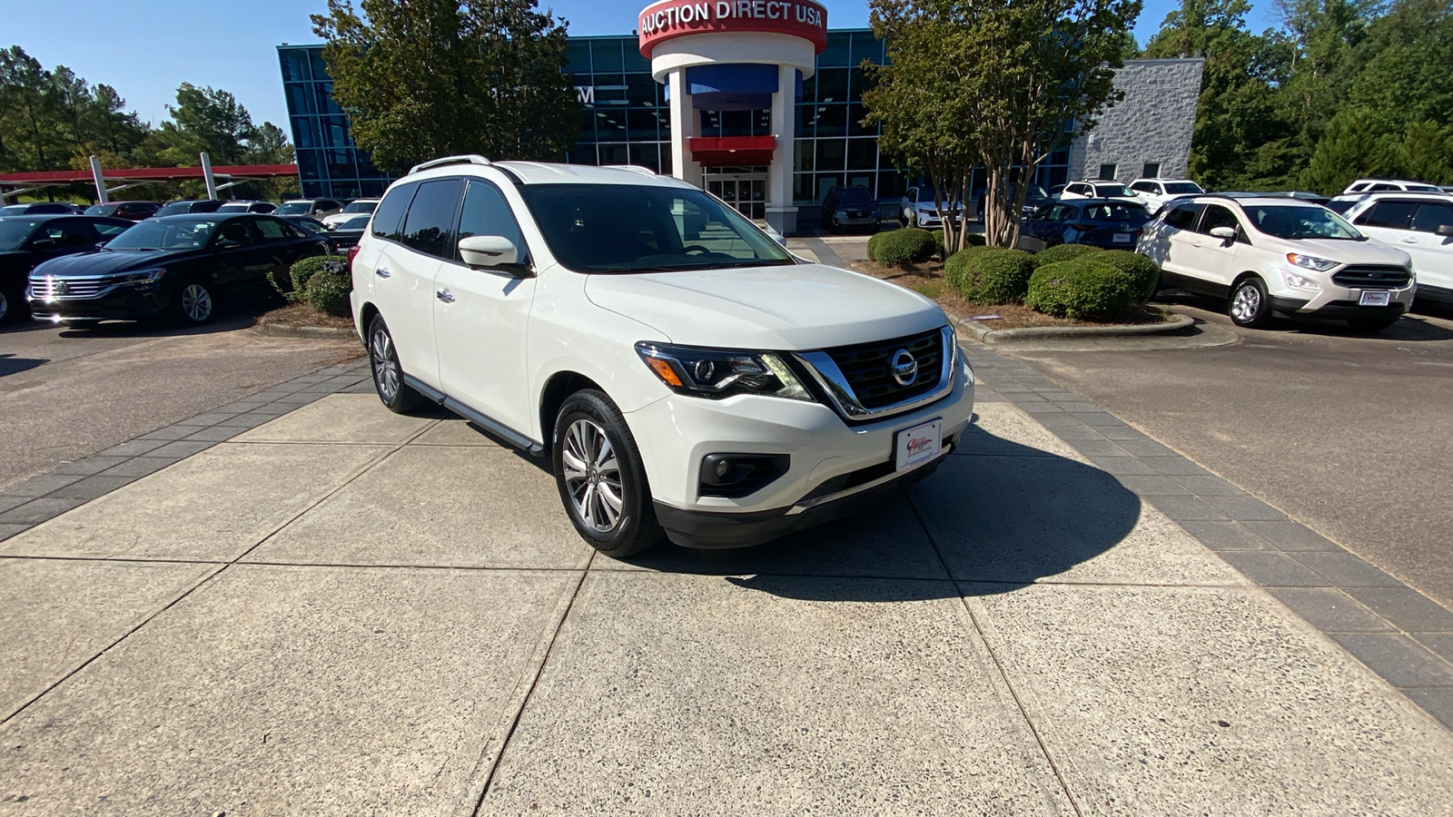 2019 Nissan Pathfinder SL 1