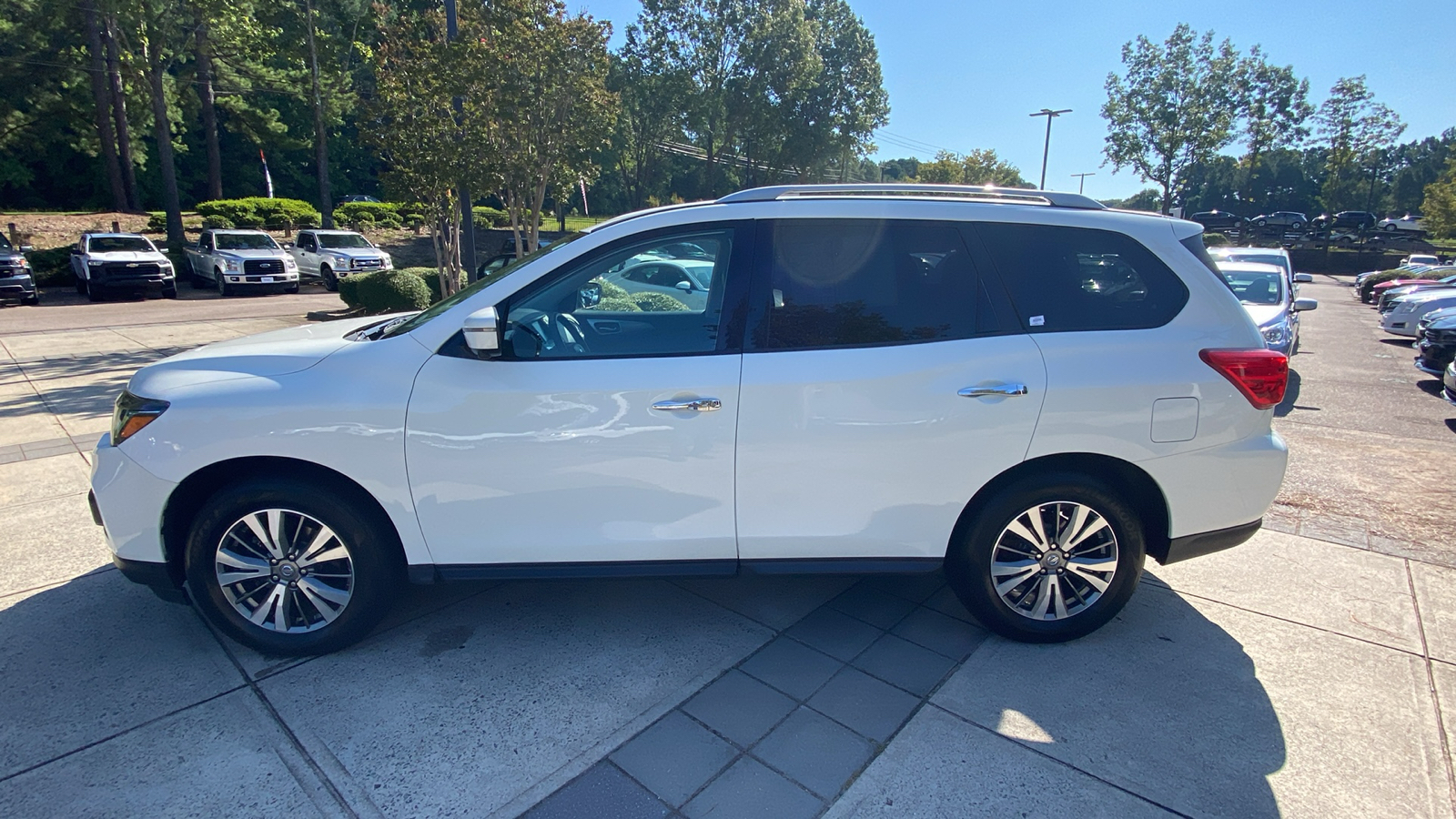 2019 Nissan Pathfinder SL 7