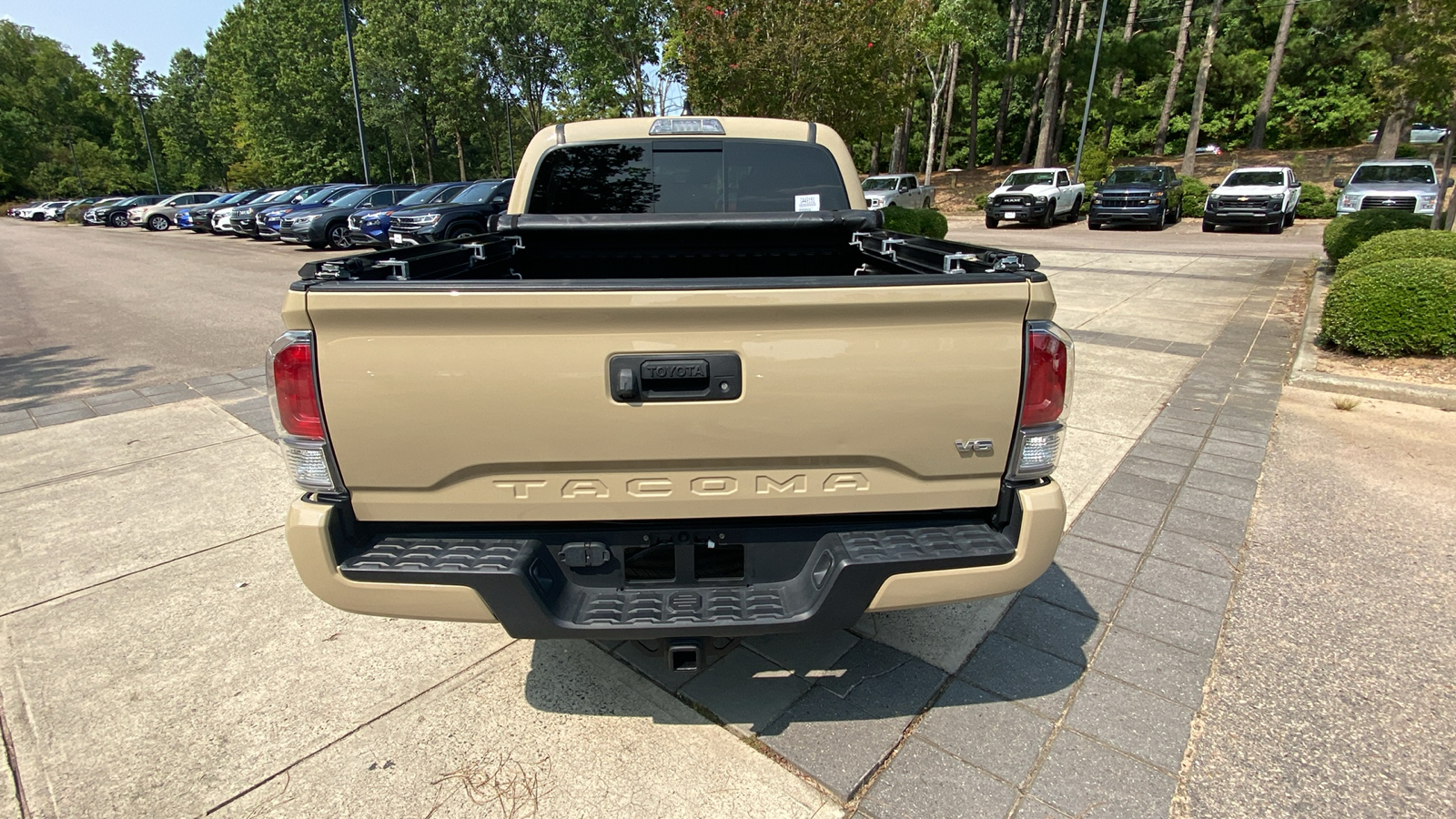 2020 Toyota Tacoma SR5 12