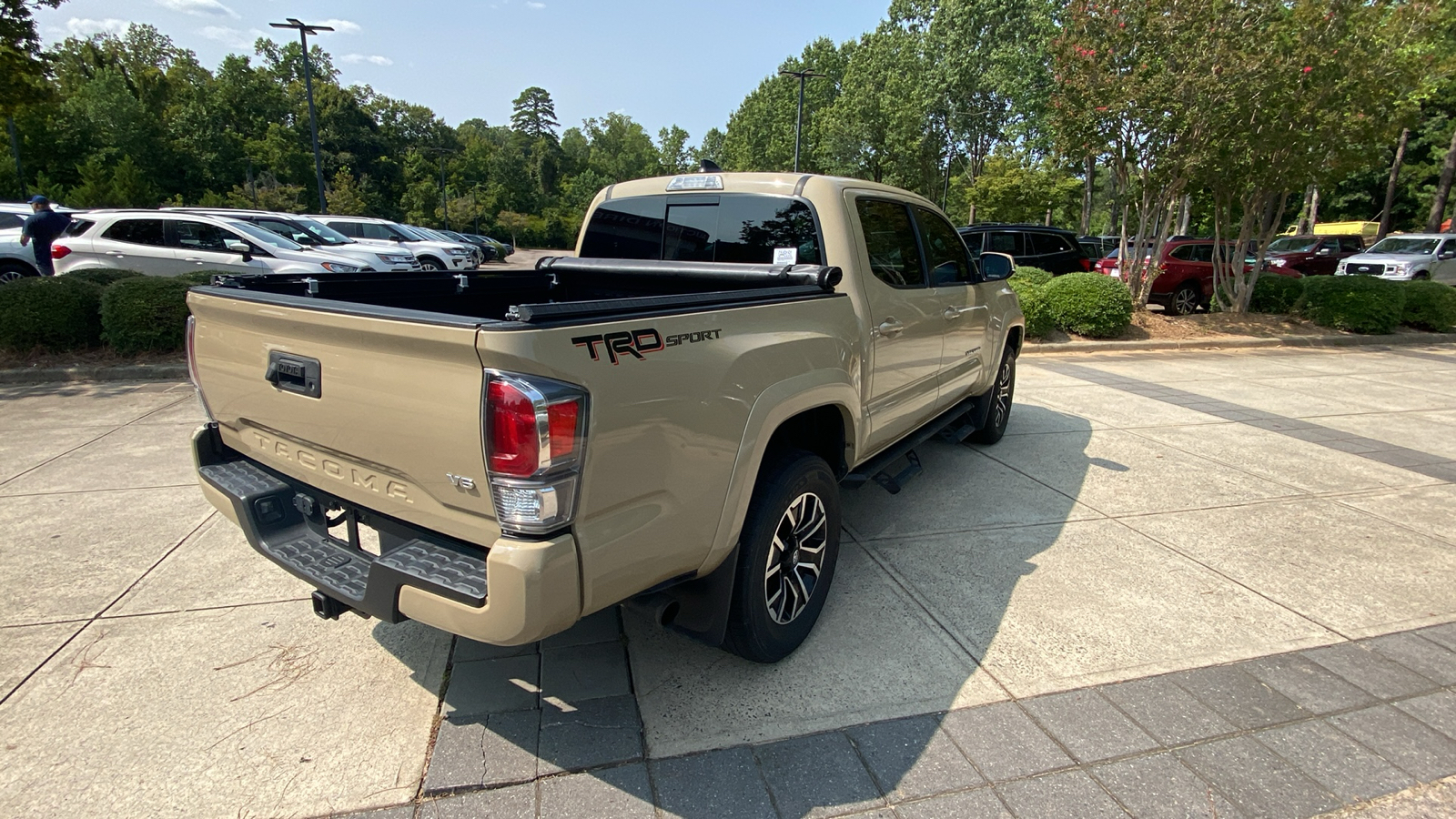 2020 Toyota Tacoma SR5 16