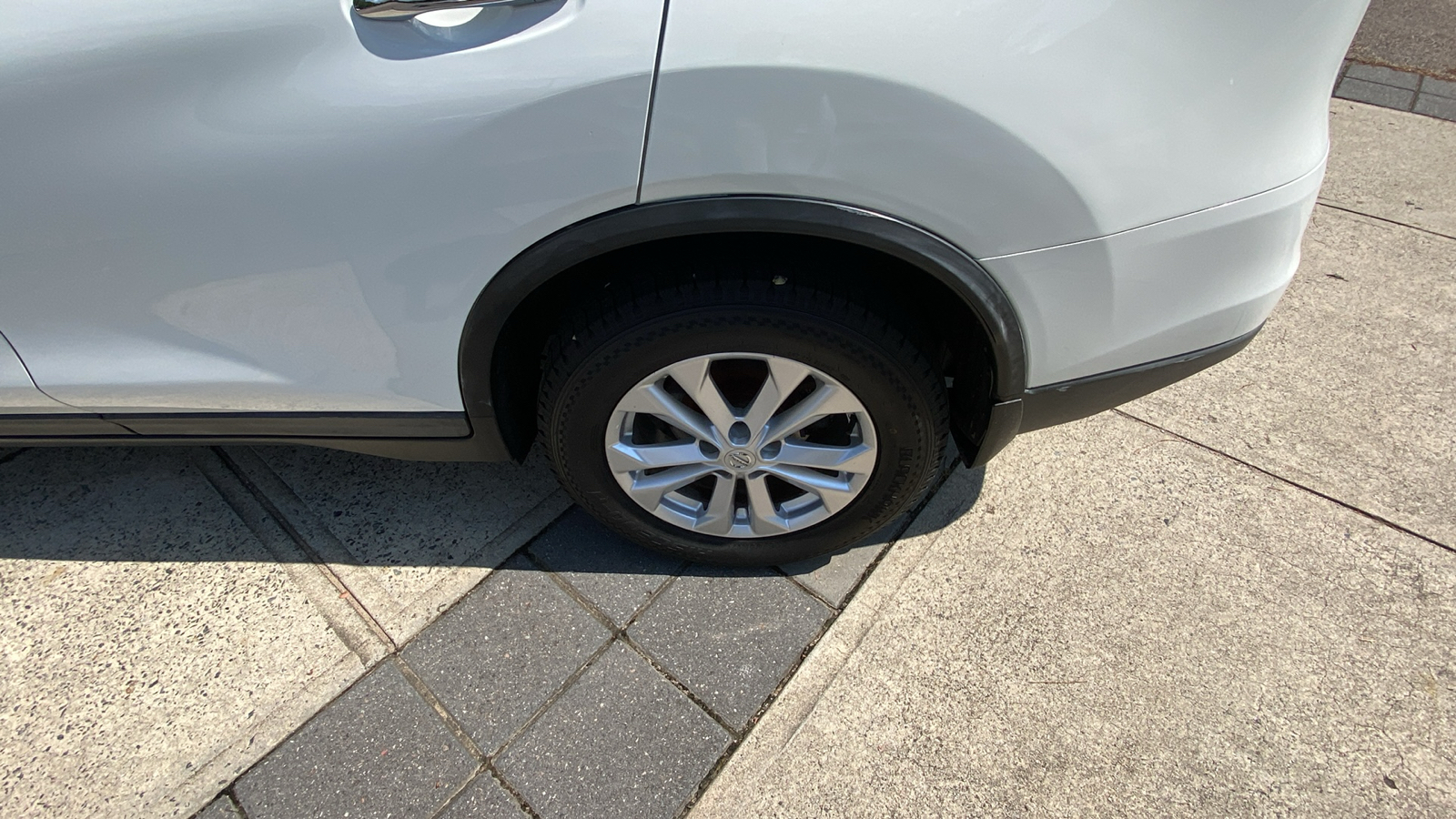 2016 Nissan Rogue SV 8