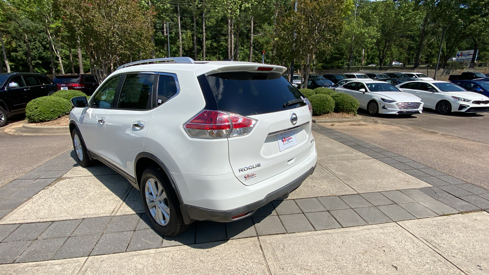 2016 Nissan Rogue SV 9