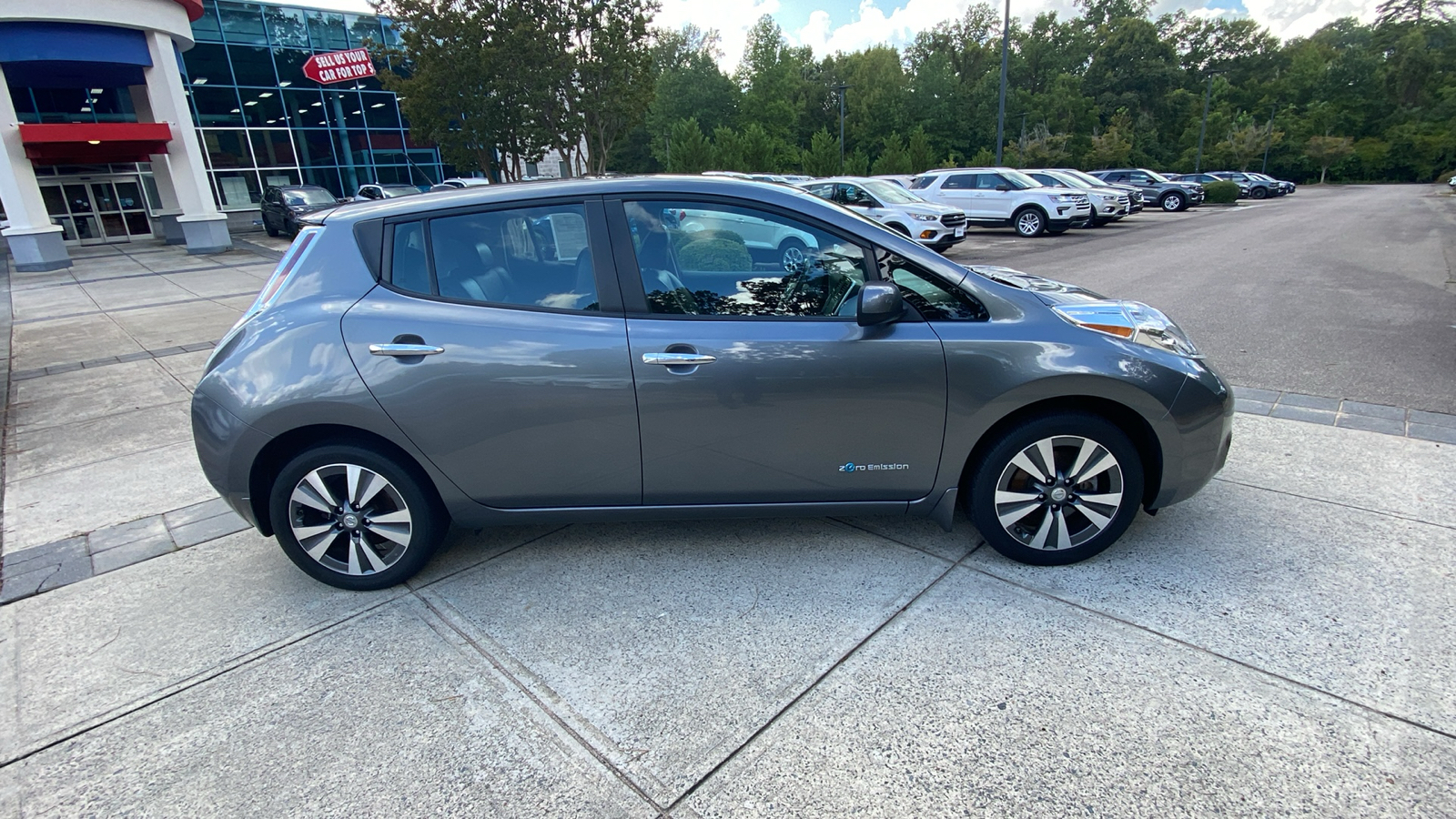 2015 Nissan LEAF  17