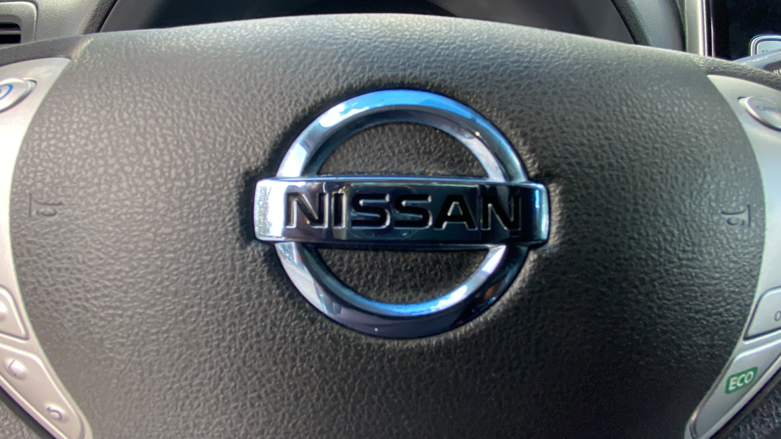 2015 Nissan LEAF  28