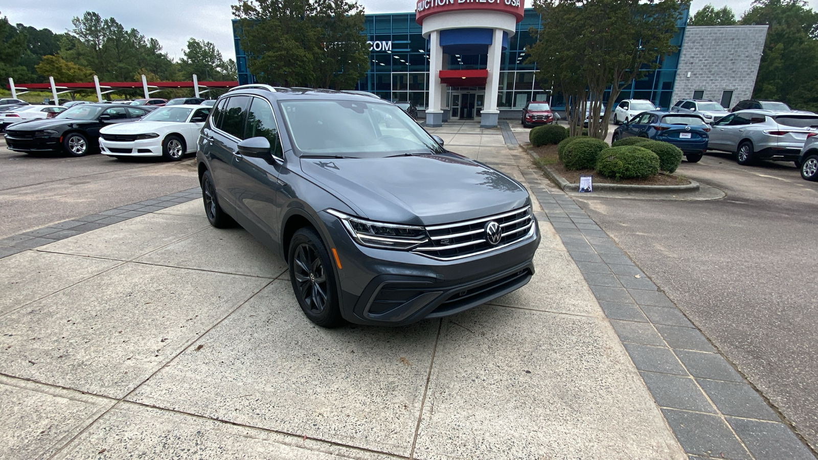 2024 Volkswagen Tiguan 2.0T SE 1