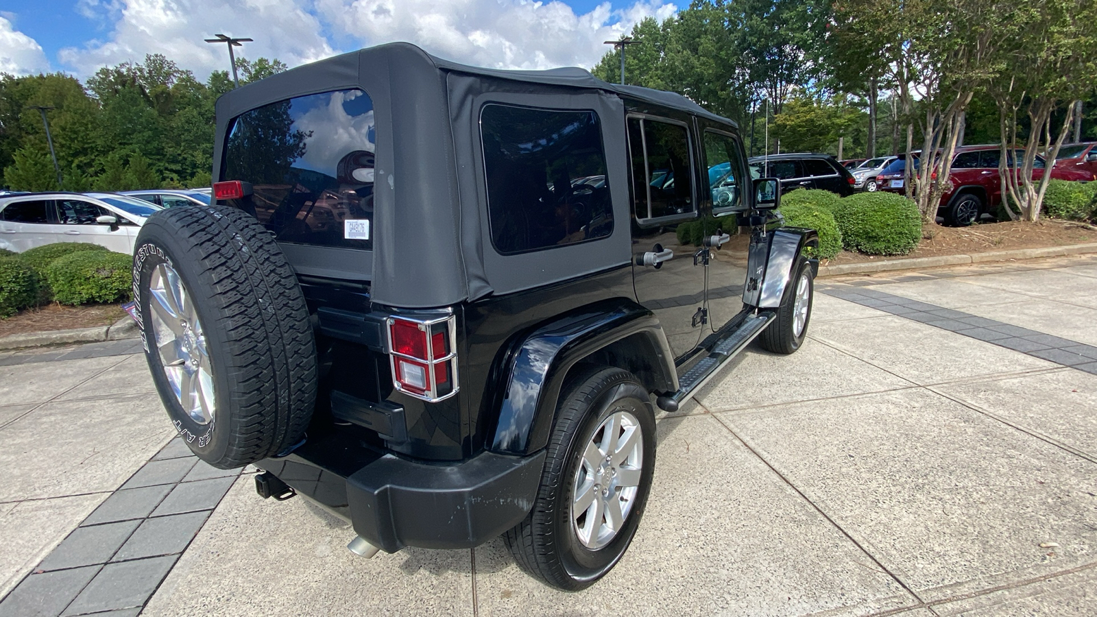 2016 Jeep Wrangler Unlimited Sahara 14