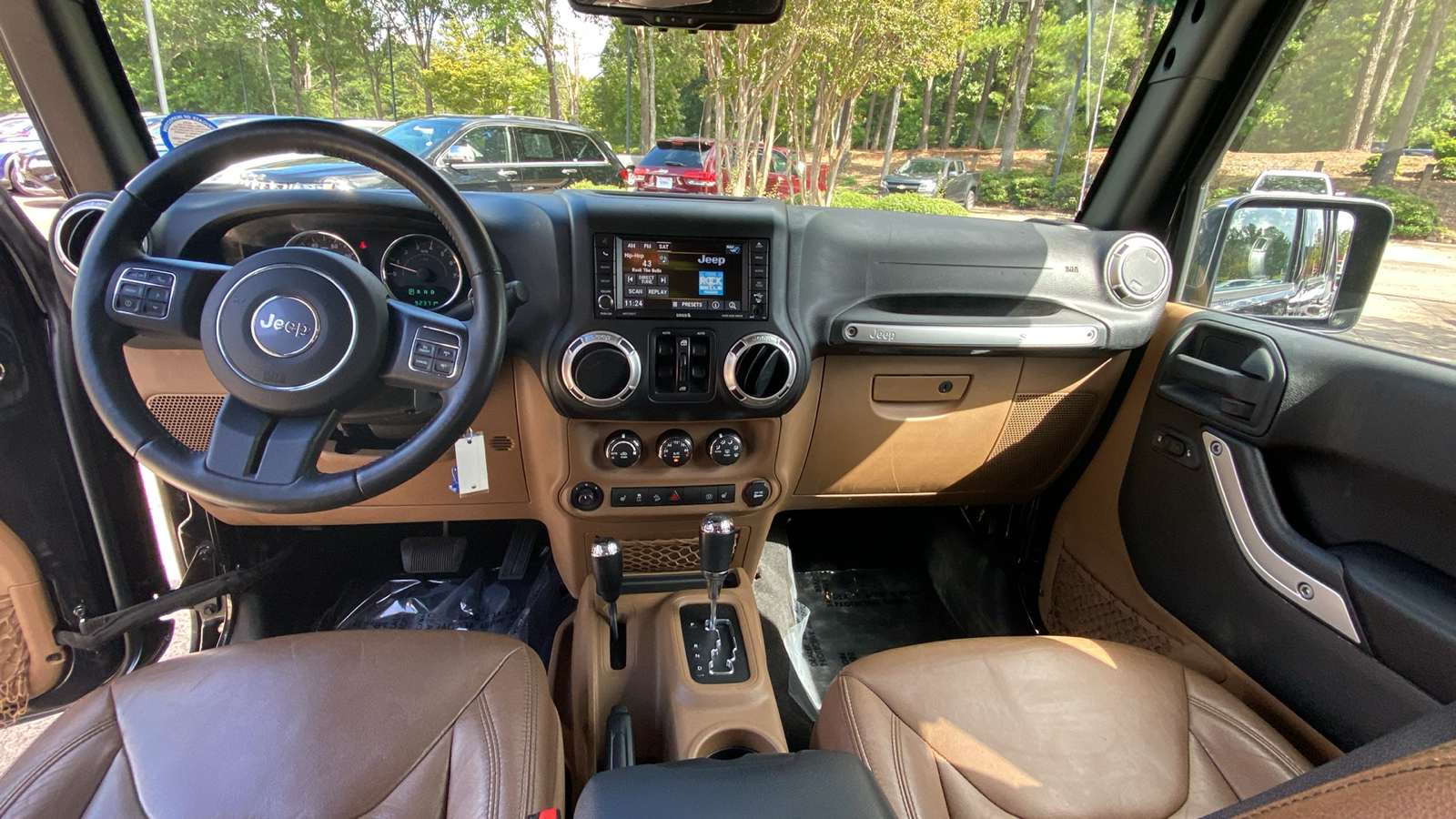 2016 Jeep Wrangler Unlimited Sahara 37