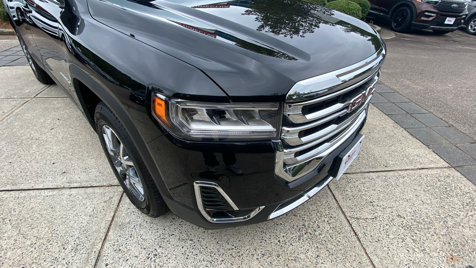 2023 GMC Acadia SLT 2