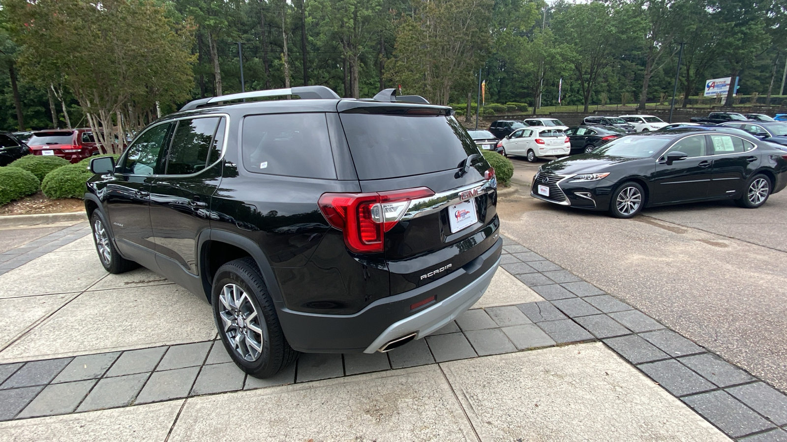 2023 GMC Acadia SLT 10