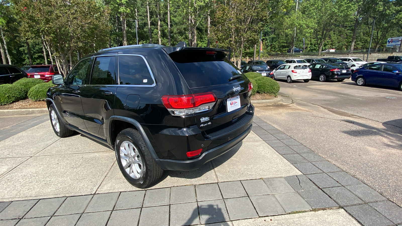 2021 Jeep Grand Cherokee Laredo E 10