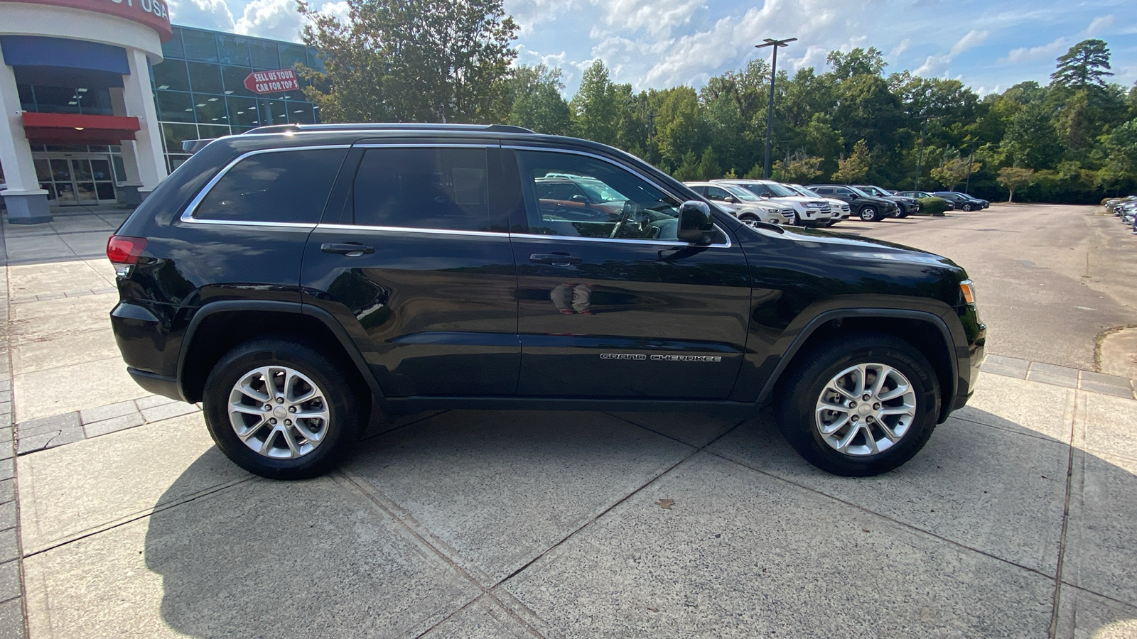 2021 Jeep Grand Cherokee Laredo E 17