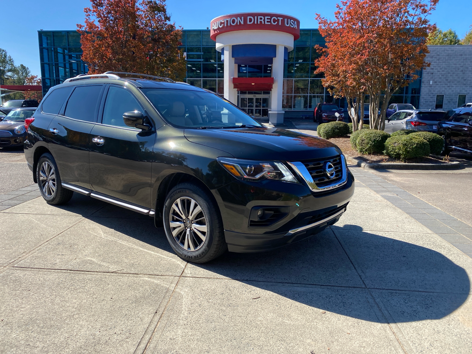 2017 Nissan Pathfinder SV 2