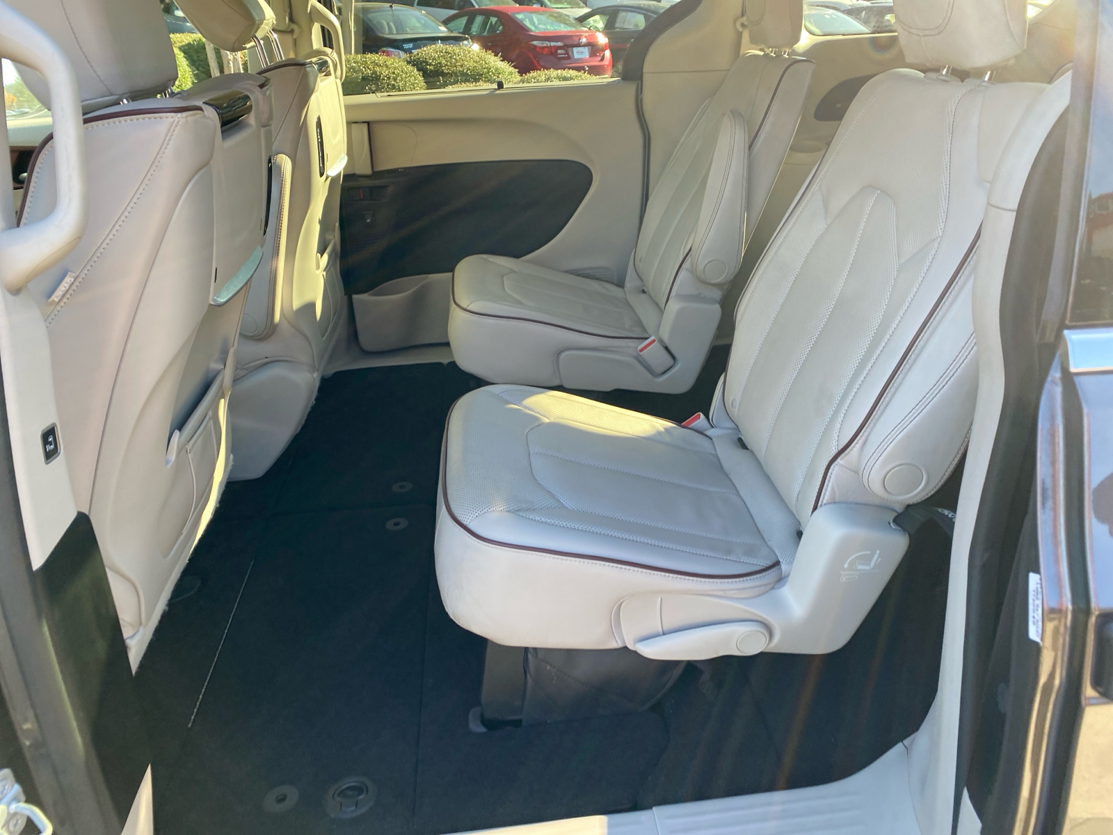 2017 Chrysler Pacifica Limited 24