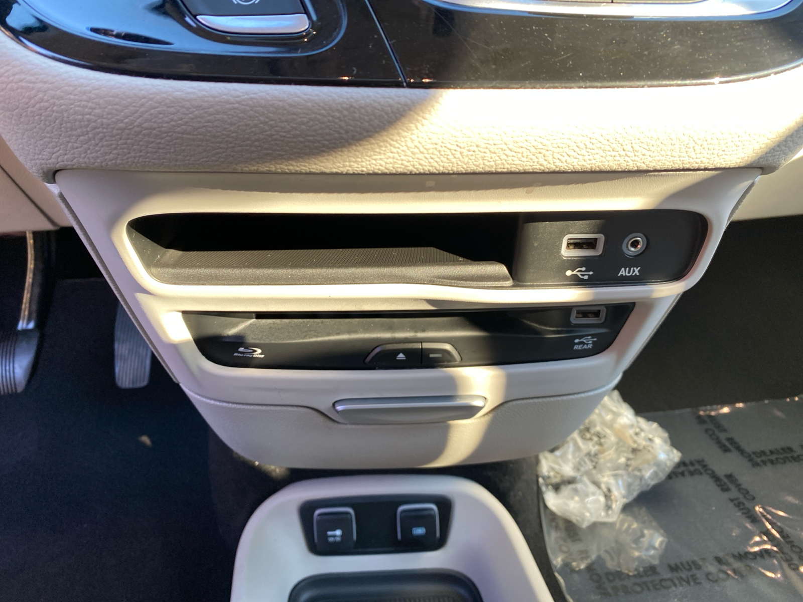 2017 Chrysler Pacifica Limited 34