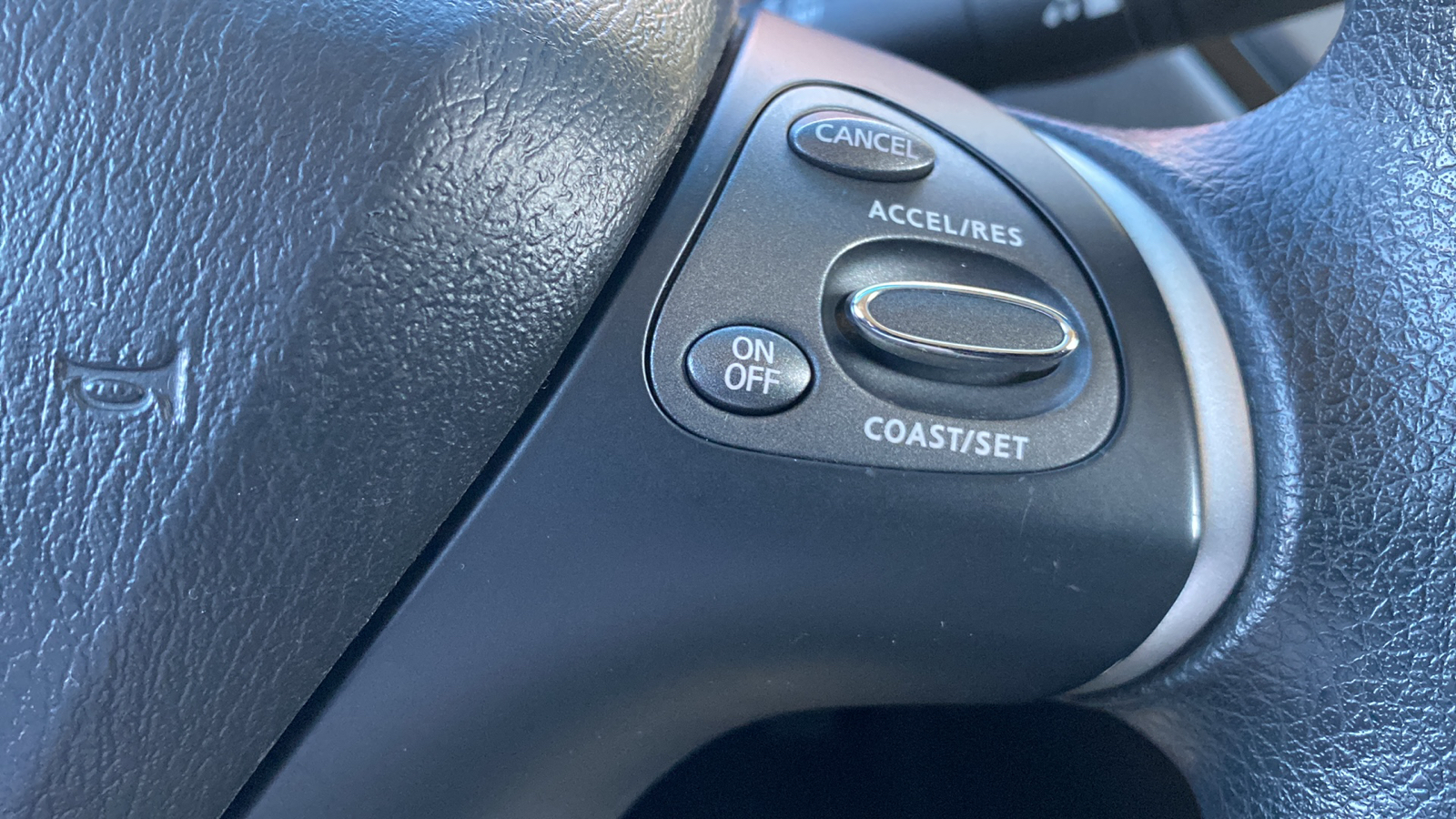 2016 Nissan Pathfinder  34