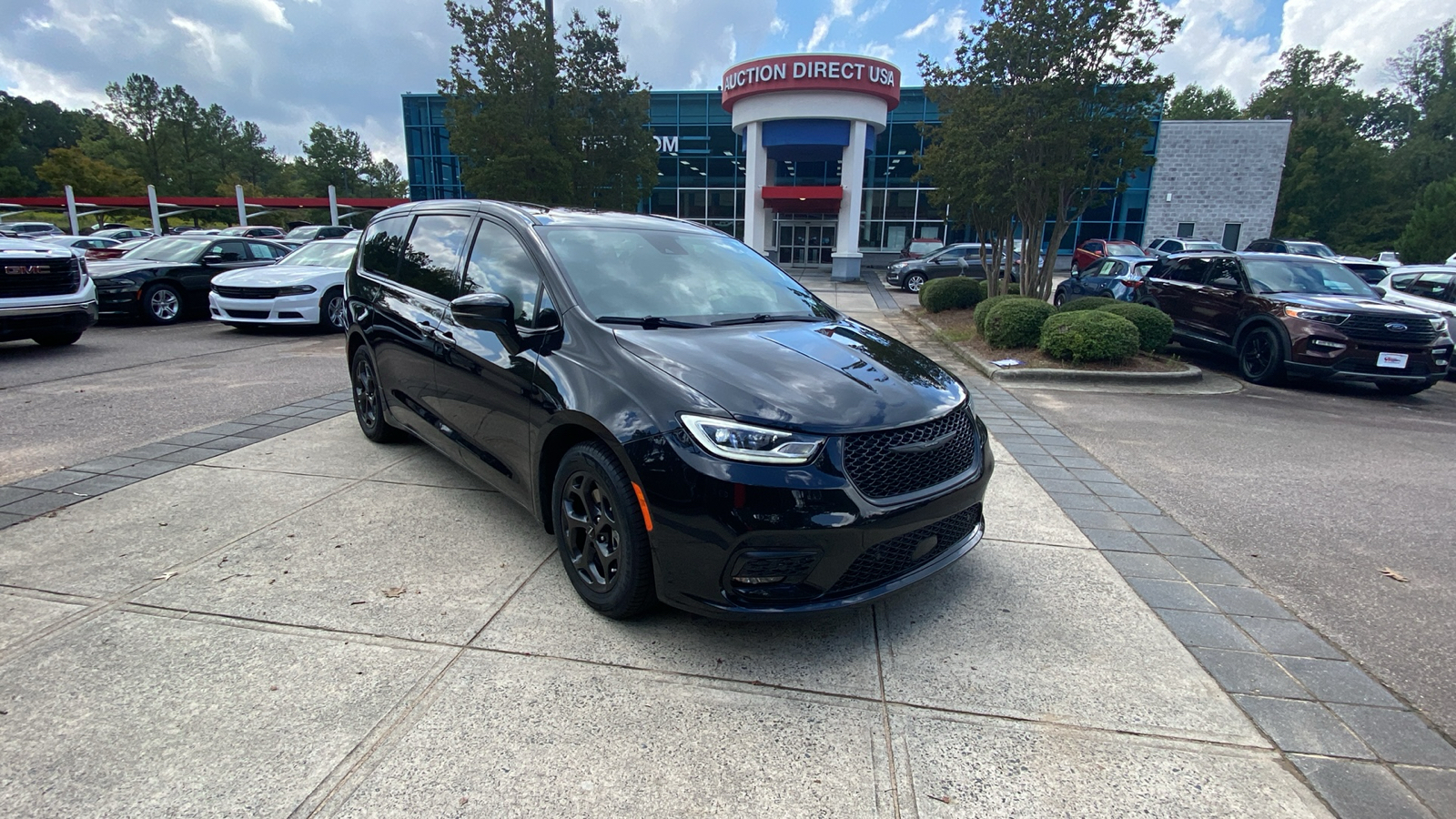 2022 Chrysler Pacifica Hybrid Limited 1